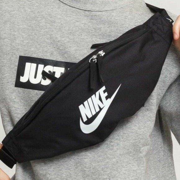 Nike Black Heritage Hip Fanny Pack Bag Waist Belt Buckle Crossbody Sling